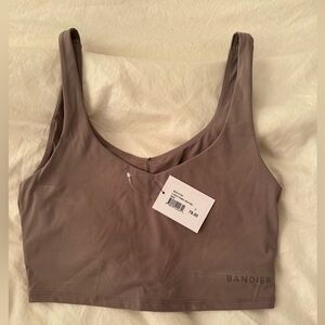 NWT Bandier VNeck Tempo Crop Sports Bra